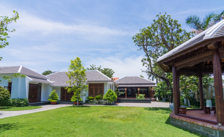 1 https://scgvlxd.com/biet-thu-hoi-an-su-dung-ngoi-phang-scg/