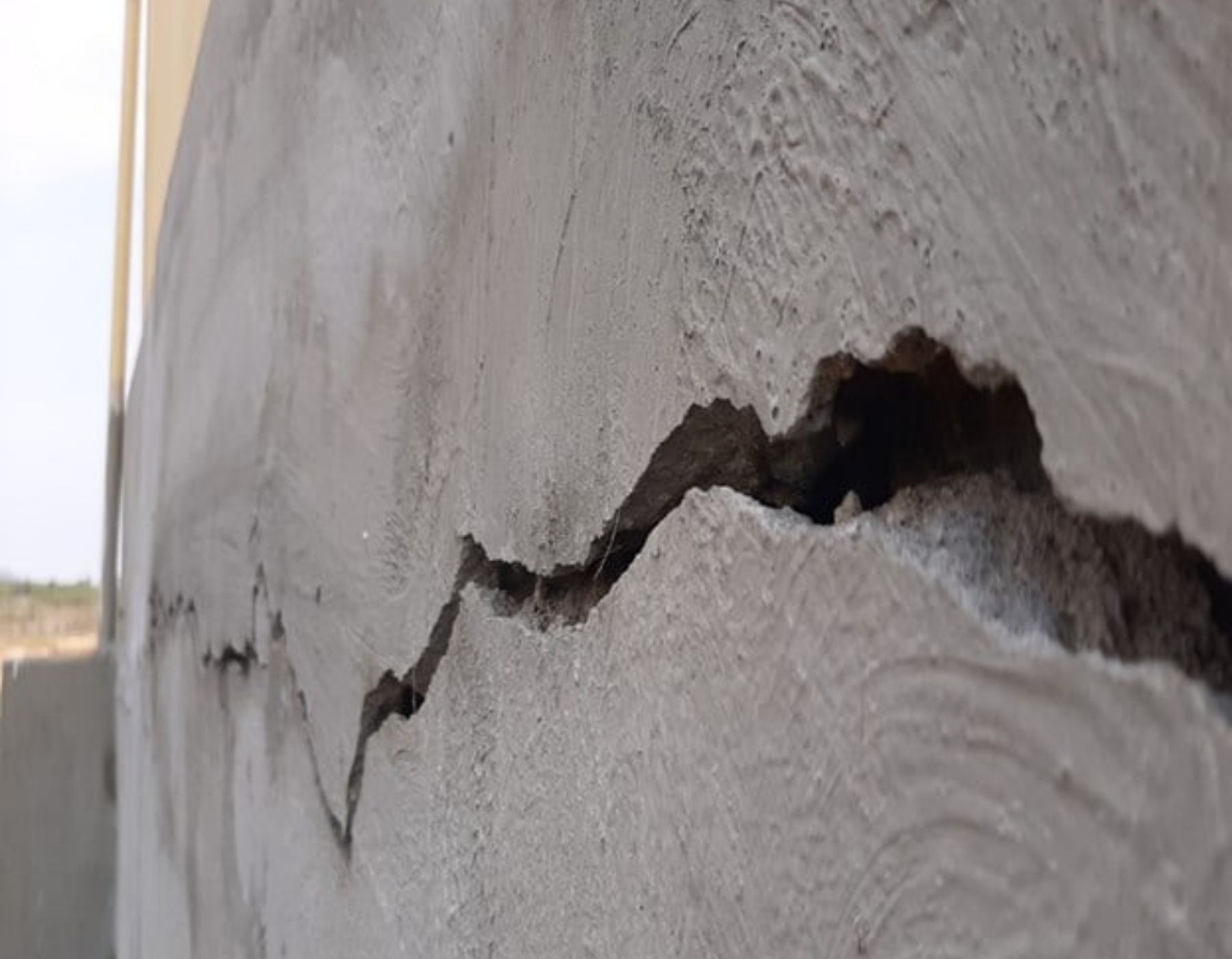 Cách xử lý vết nứt tường nhà