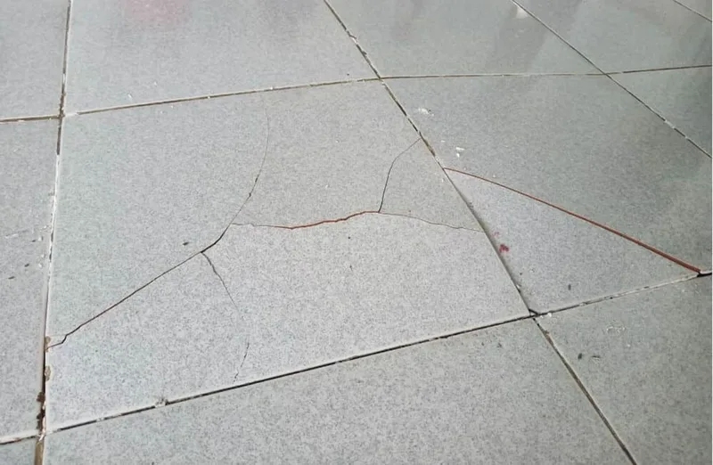 Keo chà ron nhà tắm