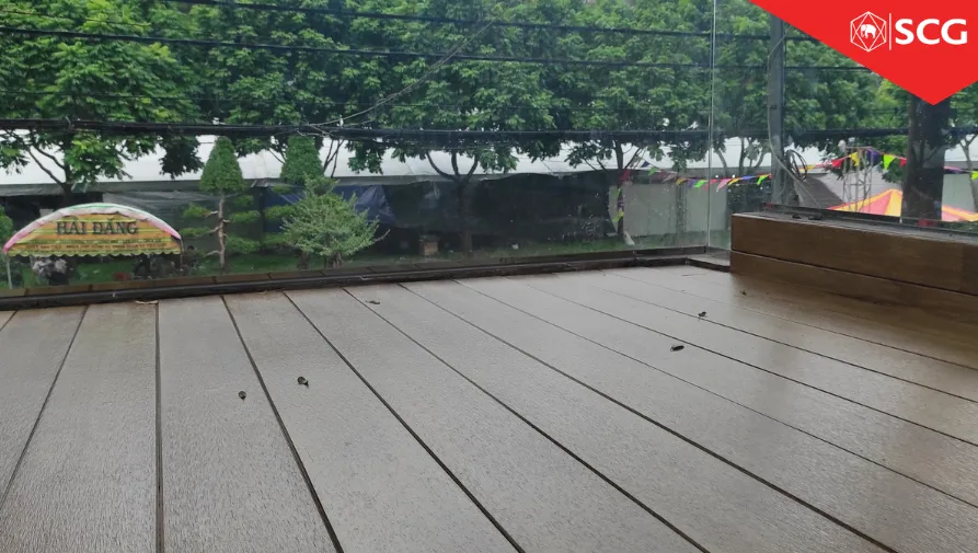 Lát sàn ban công nhà phố tại TP.HCM 2 Lát sàn ban công nhà phố tại TP.HCM tấm cemboard giả gỗ lót sàn ban công nhà phố